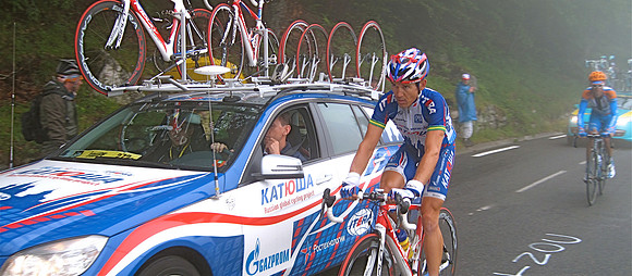 McEwan the sprinter, bringing up the rear on the ascent of the Col du Tourmalet.