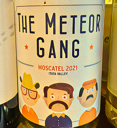 Mom loved the wine label at the Meteor Cafe and I agree, great illustration.